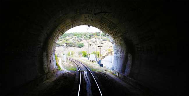 tunnel ferrovia galleria binari