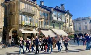 turisti piazza mercatro