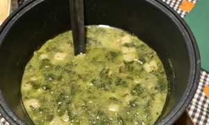 zuppa ortiche pentola