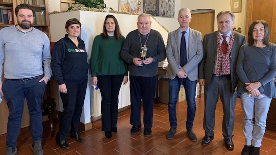 consegna statuina vescovo 2