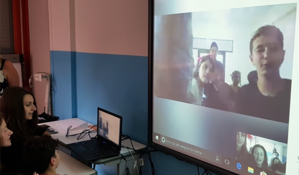 studenti lavagna interattiva 