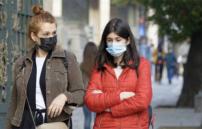 COVID ragazze marciapiede mascherina images articles vco ossola 2021 novembre thumb medium650 0