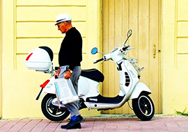 b anziano vespa