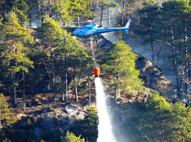 b incendio elicottero acqua