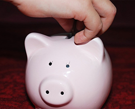 b salvadanaio maialino