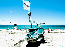 b vespa mare spiaggia