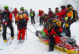 b soccorso alpino neve uomini