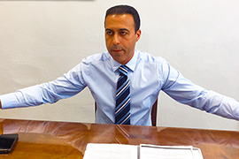 b pizzi braccia aperte