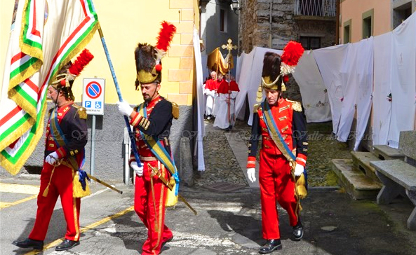 santitt bannio lenzuola processione milizia
