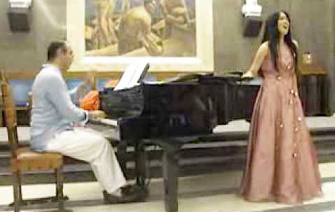 La soprano uzbeca Kamill Menlibekova