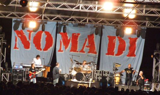 nomadi concerto scritta