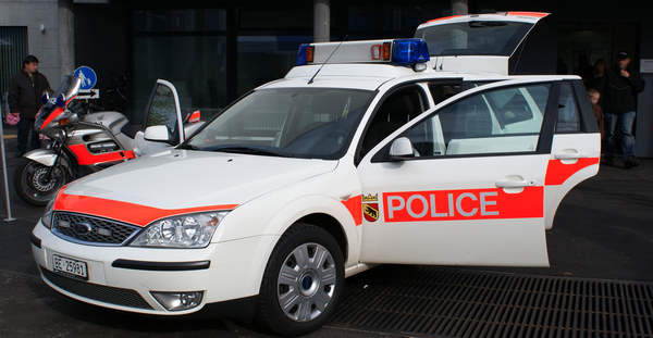 polizia svizzera auto moto