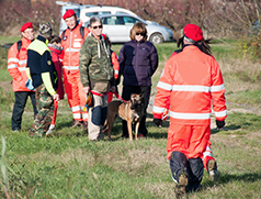 corta cane soccorritori auto prato