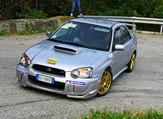 corta corro sorriso rally tornante